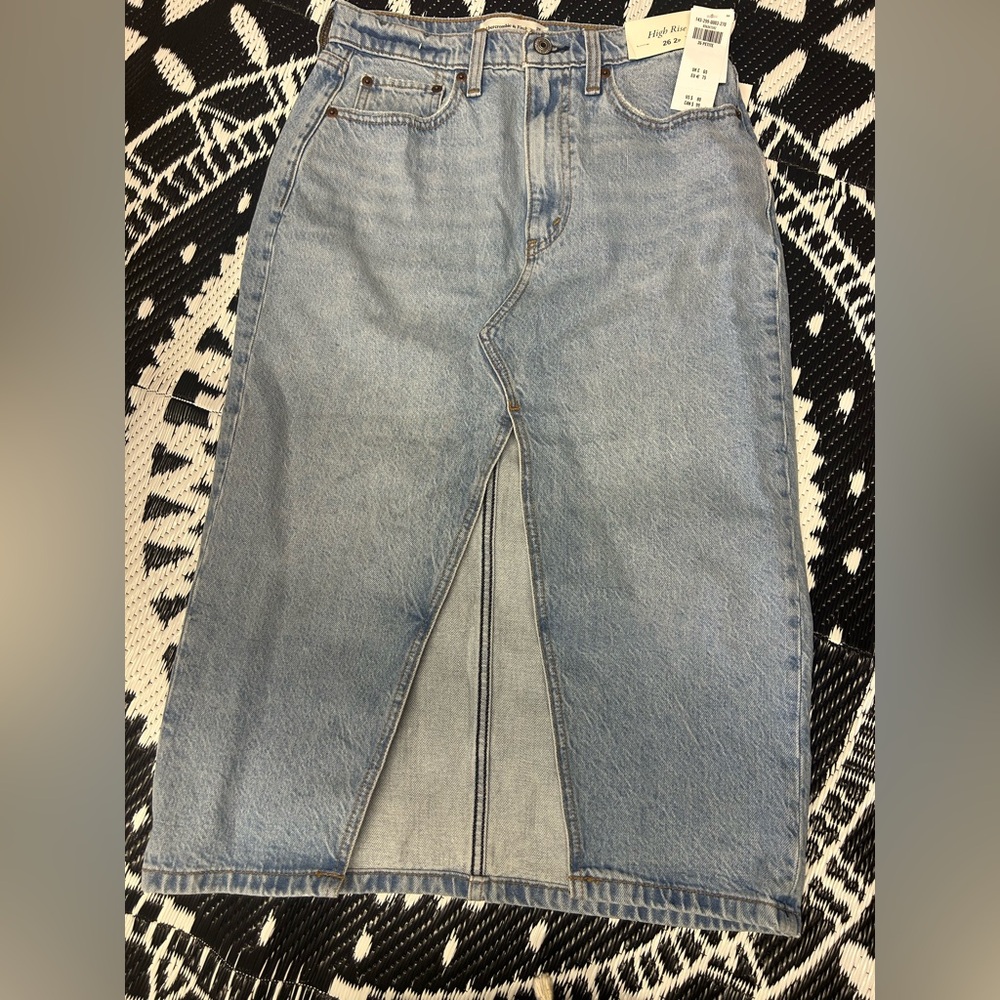 NWT Abercrombie & Fitch Light Wash MIDI Denim Skirt Size 26/2 petite - Picture 6 of 9